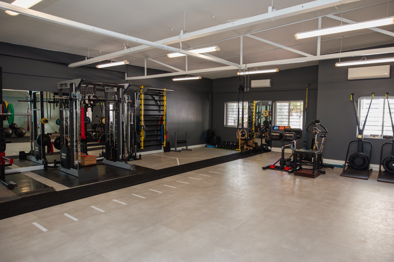 Spacious rehabilitation and strength training floor at Wright & van Wyk Biokineticists